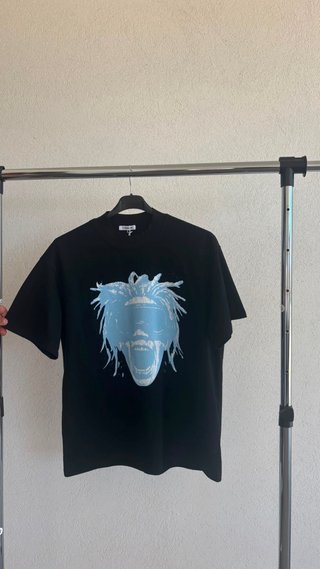T-shirt nera con stampa grafica blu varie misure