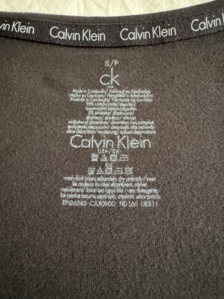 Camiseta Calvin Klein V-Neck Negra Talla S