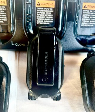 Cargador múltiple Motorola más seis walkie talkies