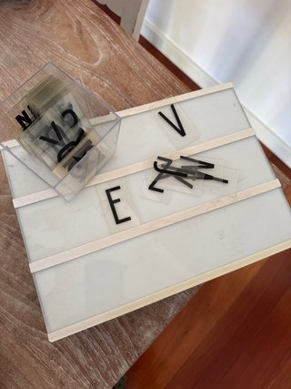 Lámpara a pilas de letras decorativa