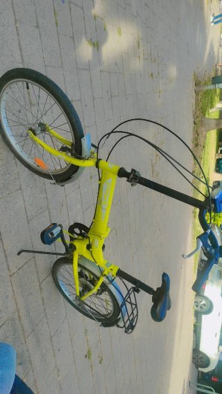 Bicicleta plegable amarilla