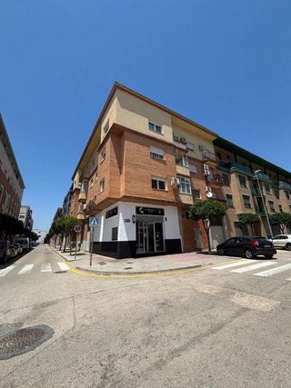 Se alquila local de estética sin traspaso