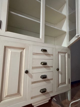 Vitrina de madera y cristal