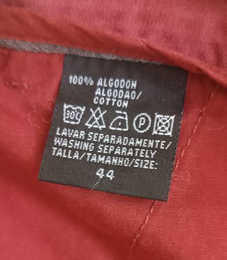Pantalón Pirata Chino Dustin. Burdeos. Talla 44.