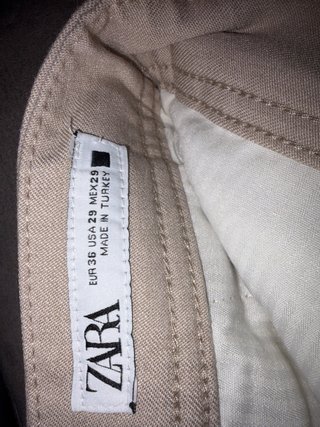 Pantalón Zara chico beige