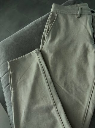 Pantalón Zara chico beige