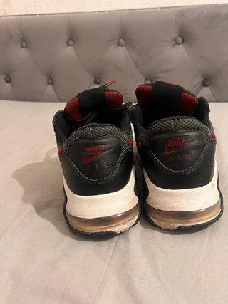 Zapatillas Nike Air Max Negras y Rojas