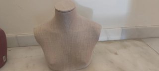 Busto maniquí beige/morado