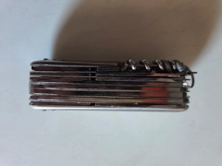 Navaja multiusos con lupa