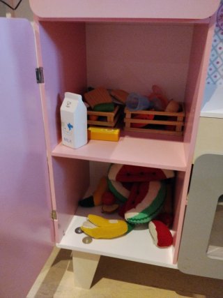 Cocina de juguete de madera rosa, con accesorios