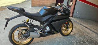 Yamaha YZF 125R Negra Llantas Doradas