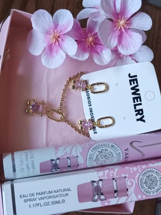 Cesta regalo joyería y perfumes