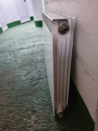 Radiadores de metal blancos