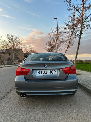 BMW Serie 3 318d 2011