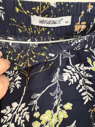 Pantalón estampado floral azul marino