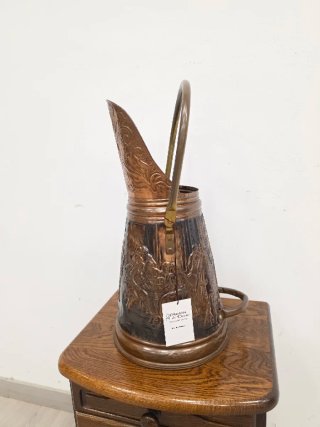 Paragüero de cobre con tallado