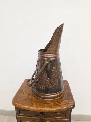 Paragüero de cobre con tallado