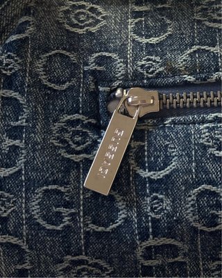Bolso vintage Y2K denim monograma azul y plateado