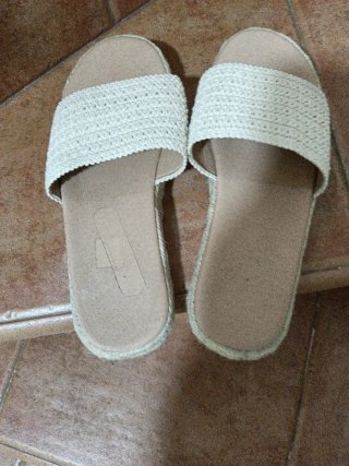 Sandalias beige tejidas