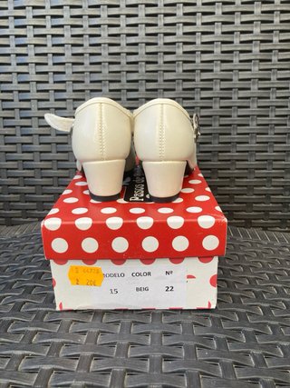 Tacones flamenca niña beige talla 22