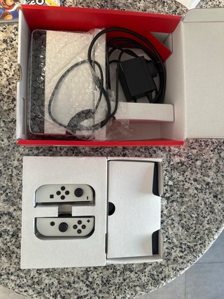 Nintendo Switch OLED Bianca
