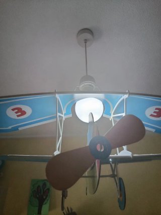 Lámpara infantil avión decorativa