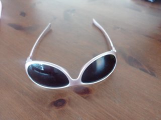 Occhiali da sole per bambini rosa e argentati 5€ ciascuno