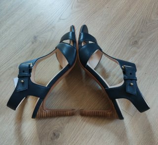 Sandalias NUEVAS piel azul marino tacón Anna Field