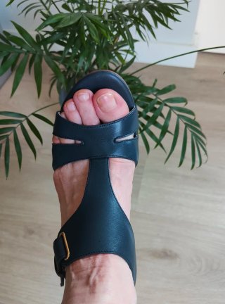 Sandalias NUEVAS piel azul marino tacón Anna Field