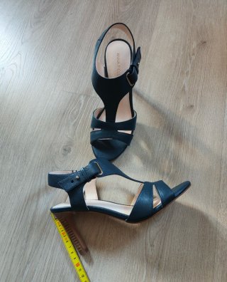 Sandalias NUEVAS piel azul marino tacón Anna Field