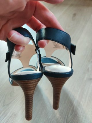 Sandalias NUEVAS piel azul marino tacón Anna Field