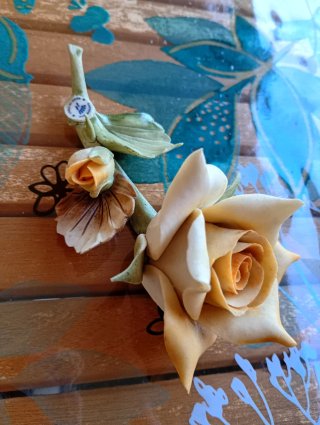 Rosa Capodimonte con gambo e bocciolo.