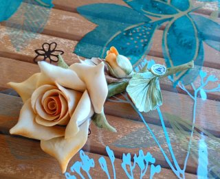 Rosa Capodimonte con gambo e bocciolo.