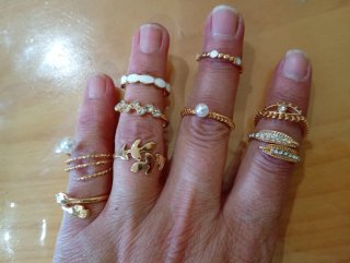 Set 9 anelli dorati e bianchi