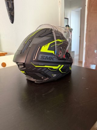 Casco SMK Carretera Negro y Amarillo
