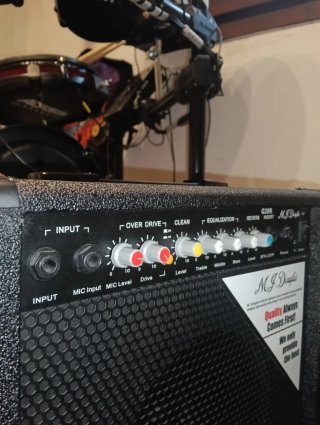 Amplificatore M.J.Douglas nero