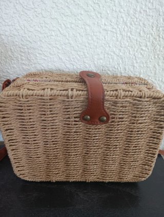Bolso de rafia conchas y asa cuero