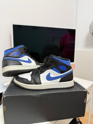 Jordan 1 Mid Negro Azul Blanco
