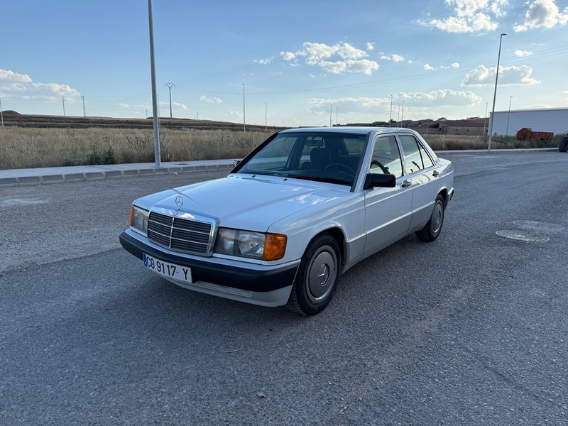Mercedes-Benz 190E - foto 1