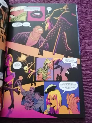 Batman Ciudad rota. Comic Risso y Azzarello