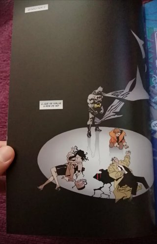 Batman Ciudad rota. Comic Risso y Azzarello