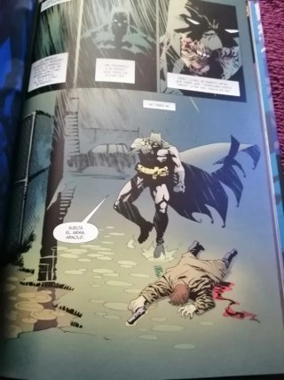 Batman Ciudad rota. Comic Risso y Azzarello