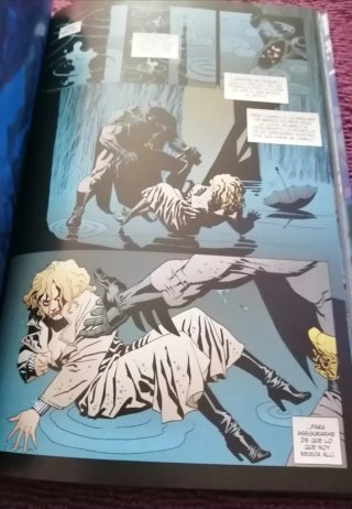 Batman Ciudad rota. Comic Risso y Azzarello