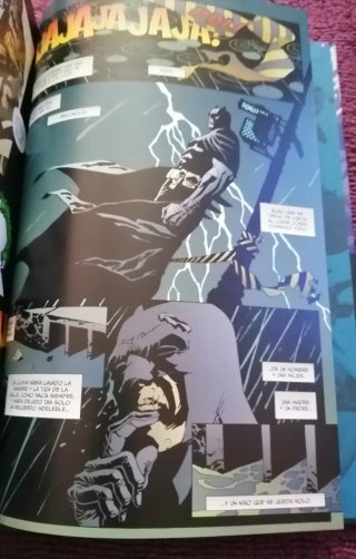 Batman Ciudad rota. Comic Risso y Azzarello
