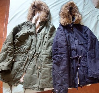 Abrigos tipo parka con capucha y pelo