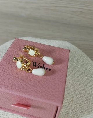 Pendientes Elisabe Flor Coral Blanco Chapado Oro