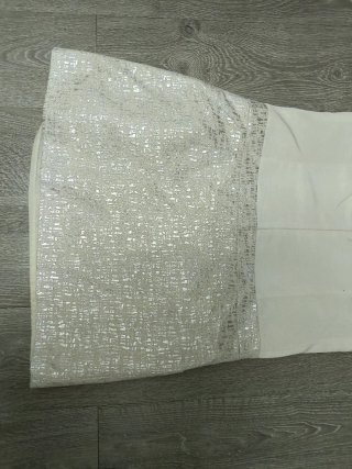 Vestido de cóctel plateado y blanco