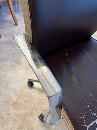 Silla de oficina giratoria con ruedas