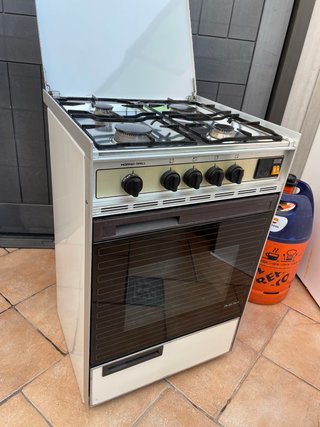 Cocina de gas con horno butano AGNI
