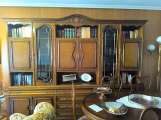 Mueble de salón antiguo madera y cristal
